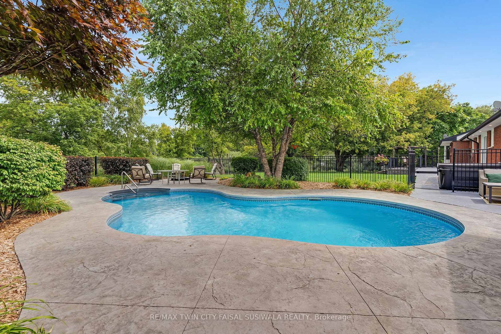 2172 Centre Road • Hamilton, ON photo 8