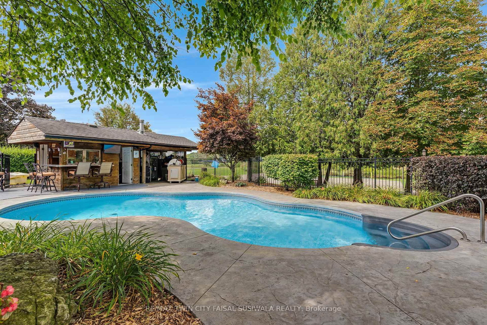 2172 Centre Road • Hamilton, ON photo 9