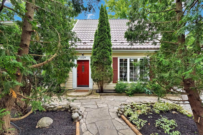 1129 Sunningdale Road E