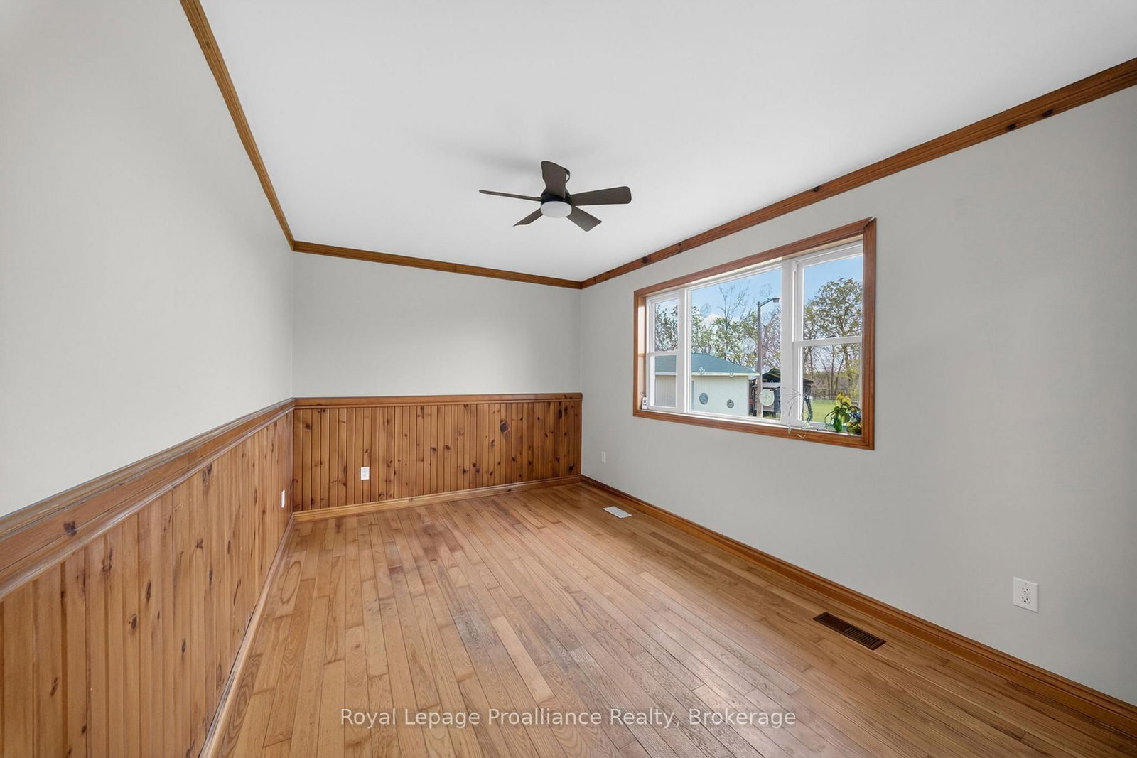 235 East Hungerford Road • Tweed, ON photo 16