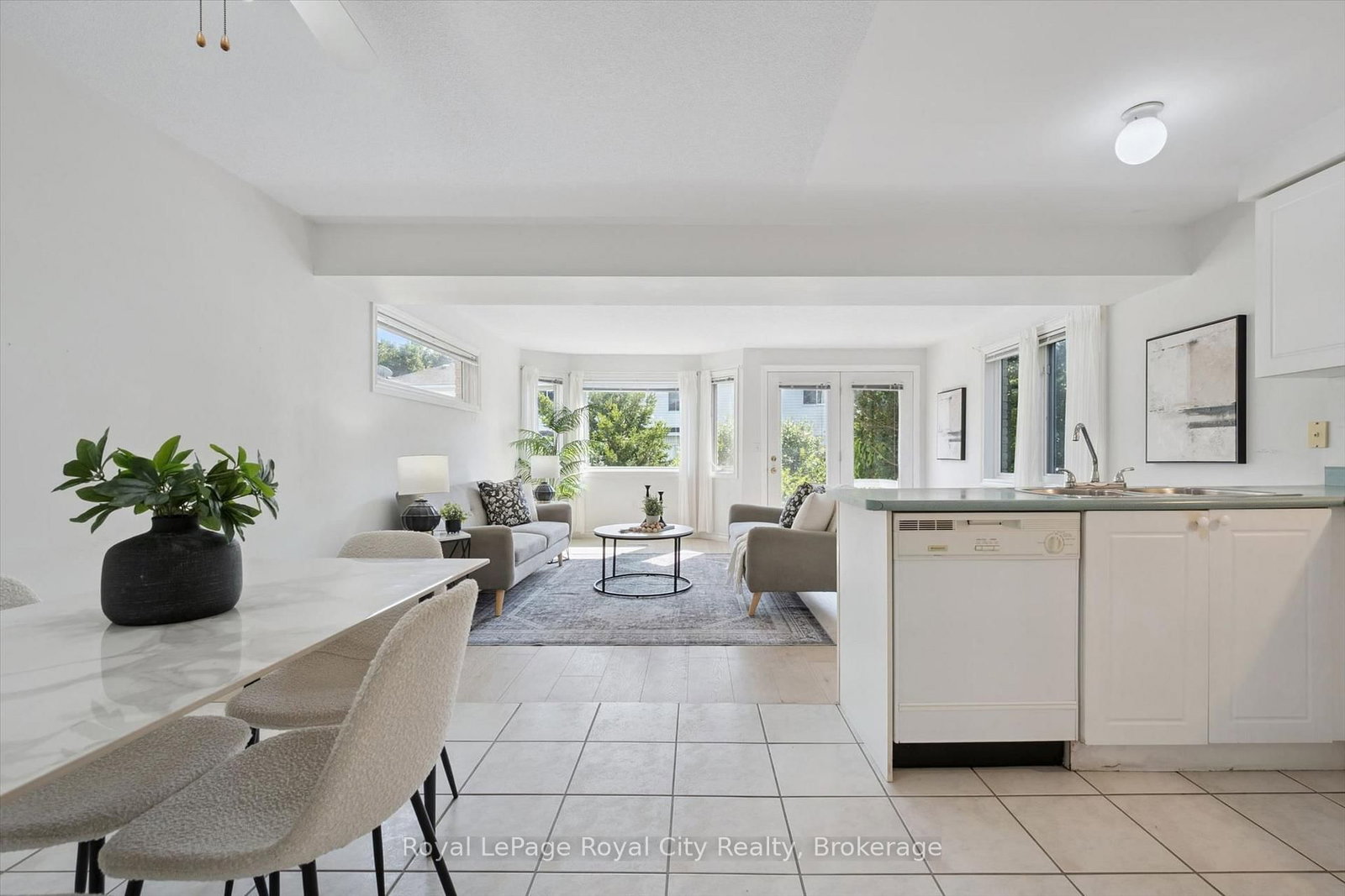 811 Edinburgh Road S • Guelph, ON photo 10