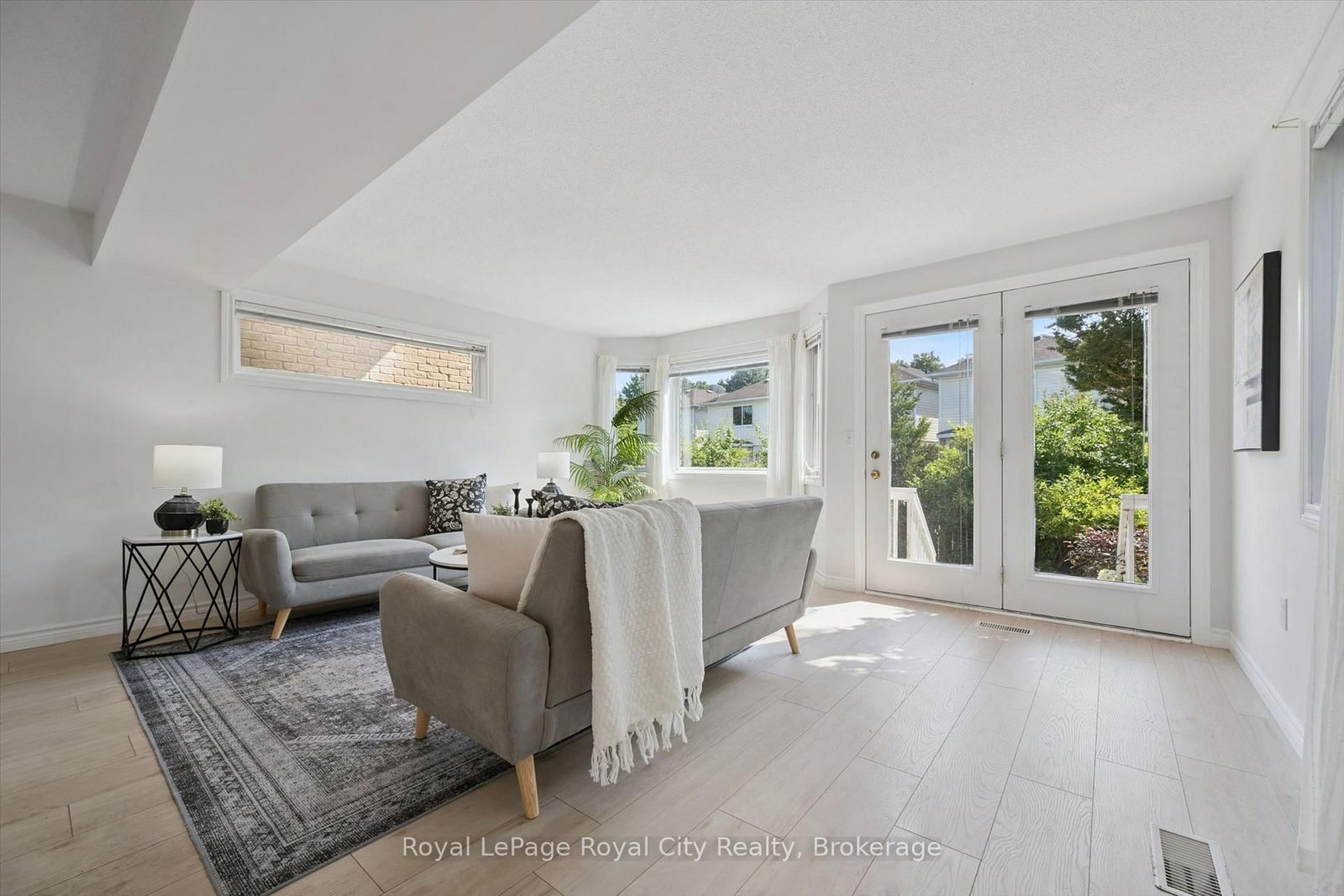 811 Edinburgh Road S • Guelph, ON photo 12