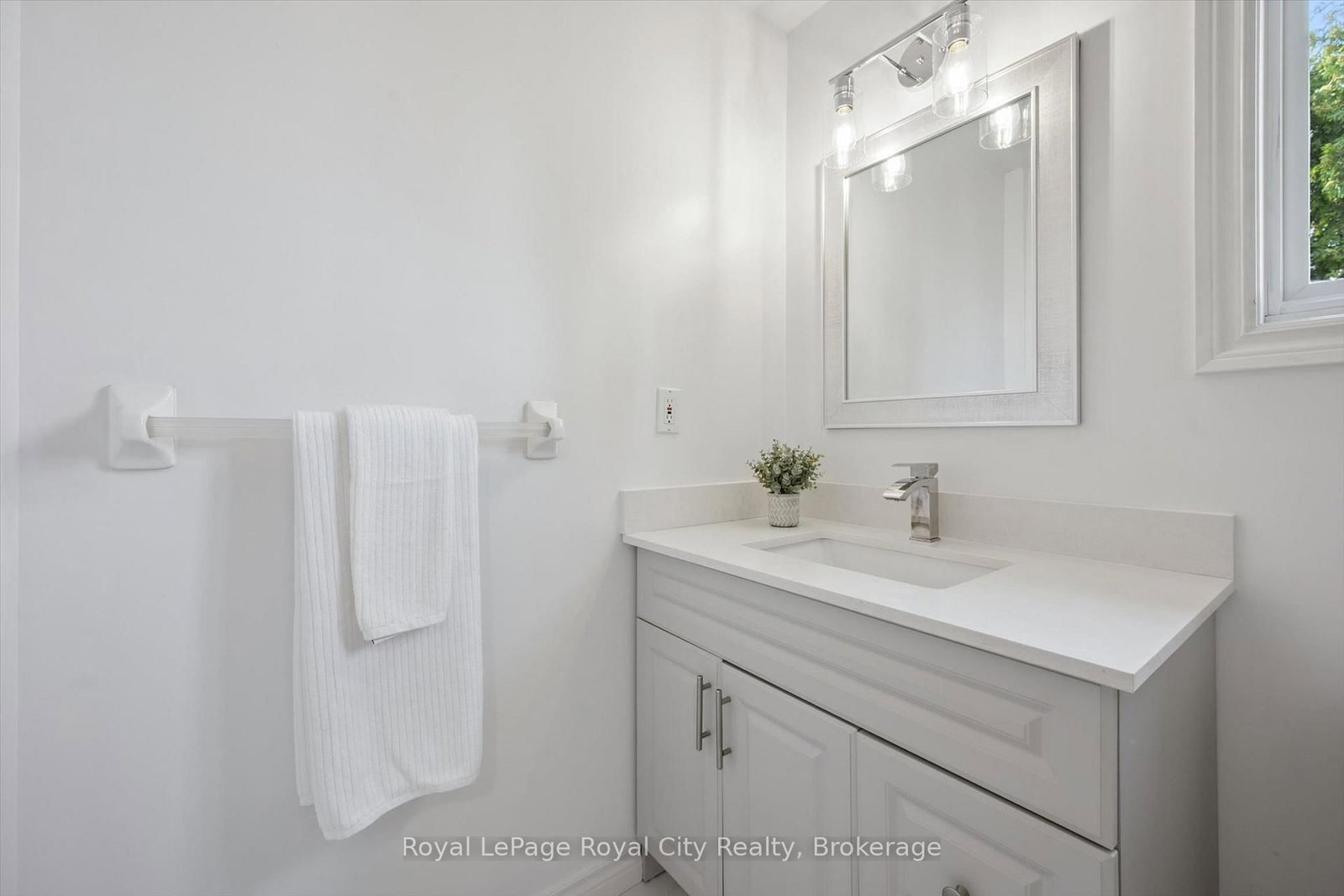 811 Edinburgh Road S • Guelph, ON photo 36