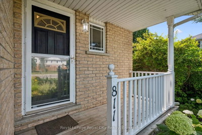 811 Edinburgh Road S • Guelph, ON photo 8