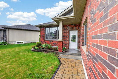 32 Aspen Drive • Quinte West, ON photo 3