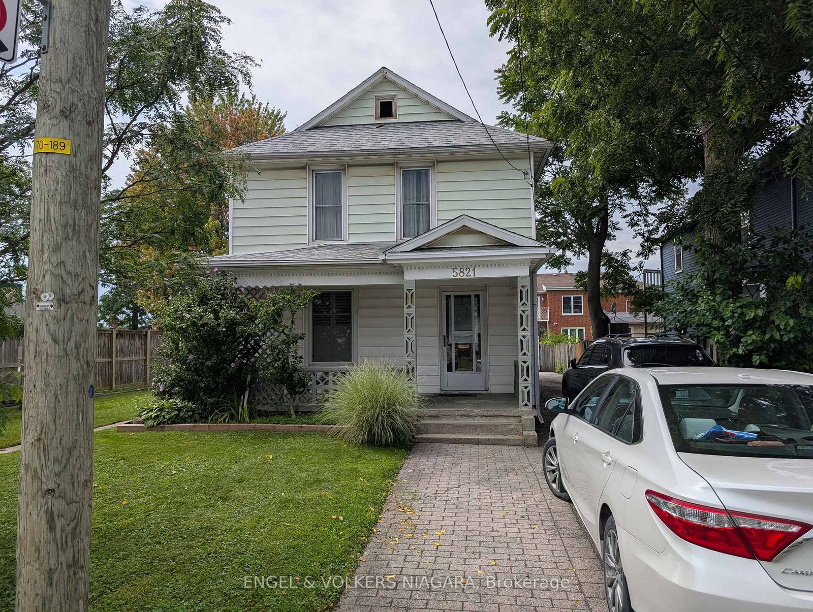 5821 Leonard Avenue • Niagara Falls, ON photo 2