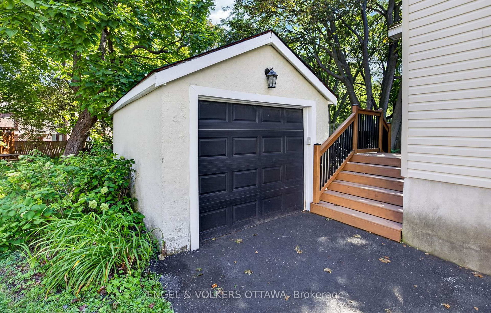 533 Hilson Avenue • Ottawa, ON photo 45
