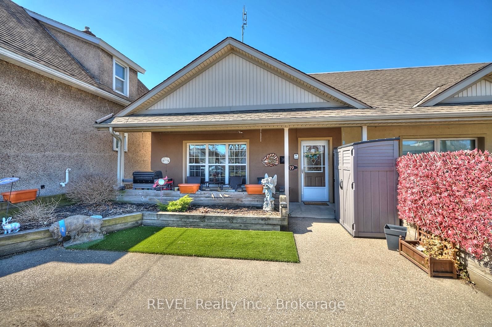 19 Knoll Street • Port Colborne, ON photo 1