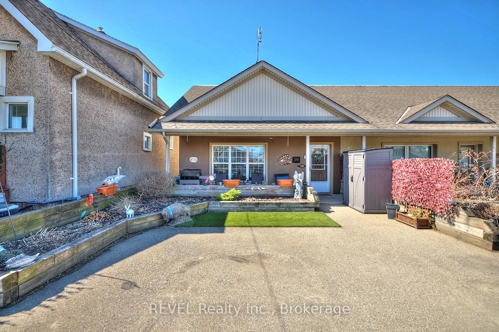 19 Knoll Street • Port Colborne, ON photo 2