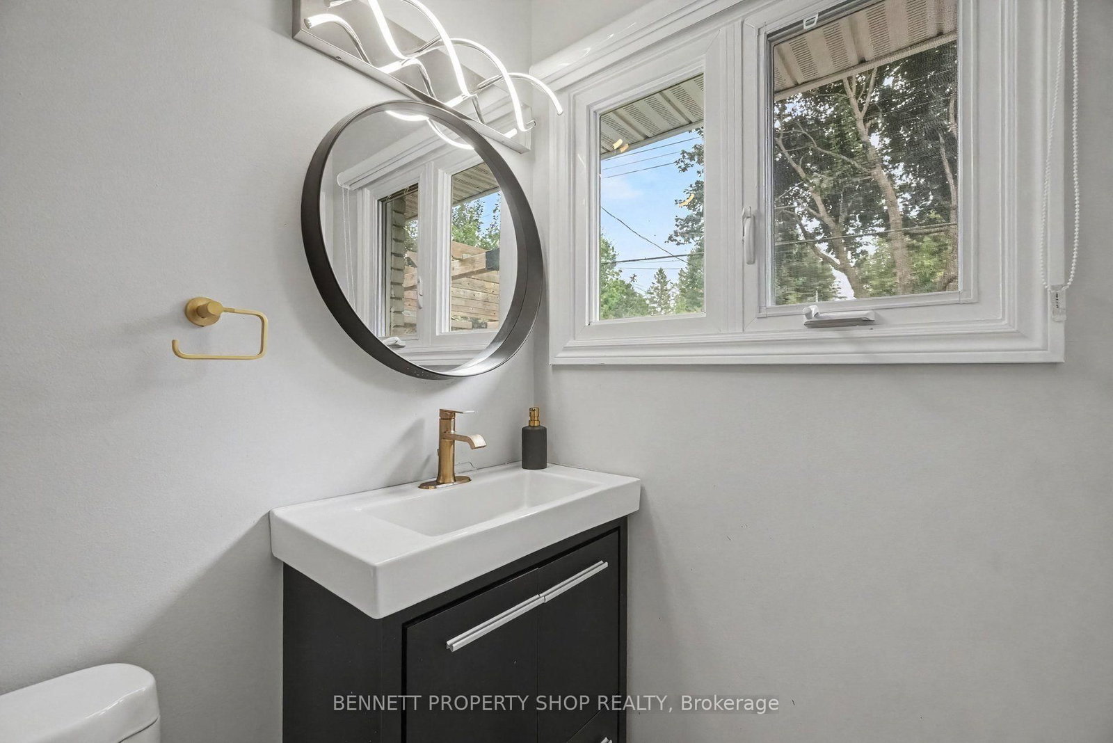 1902 Featherston Drive • Ottawa, ON photo 14