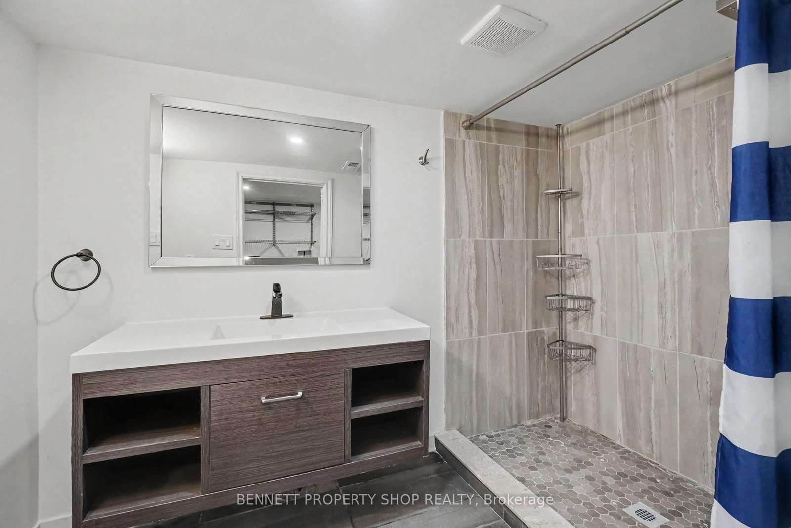 1902 Featherston Drive • Ottawa, ON photo 18