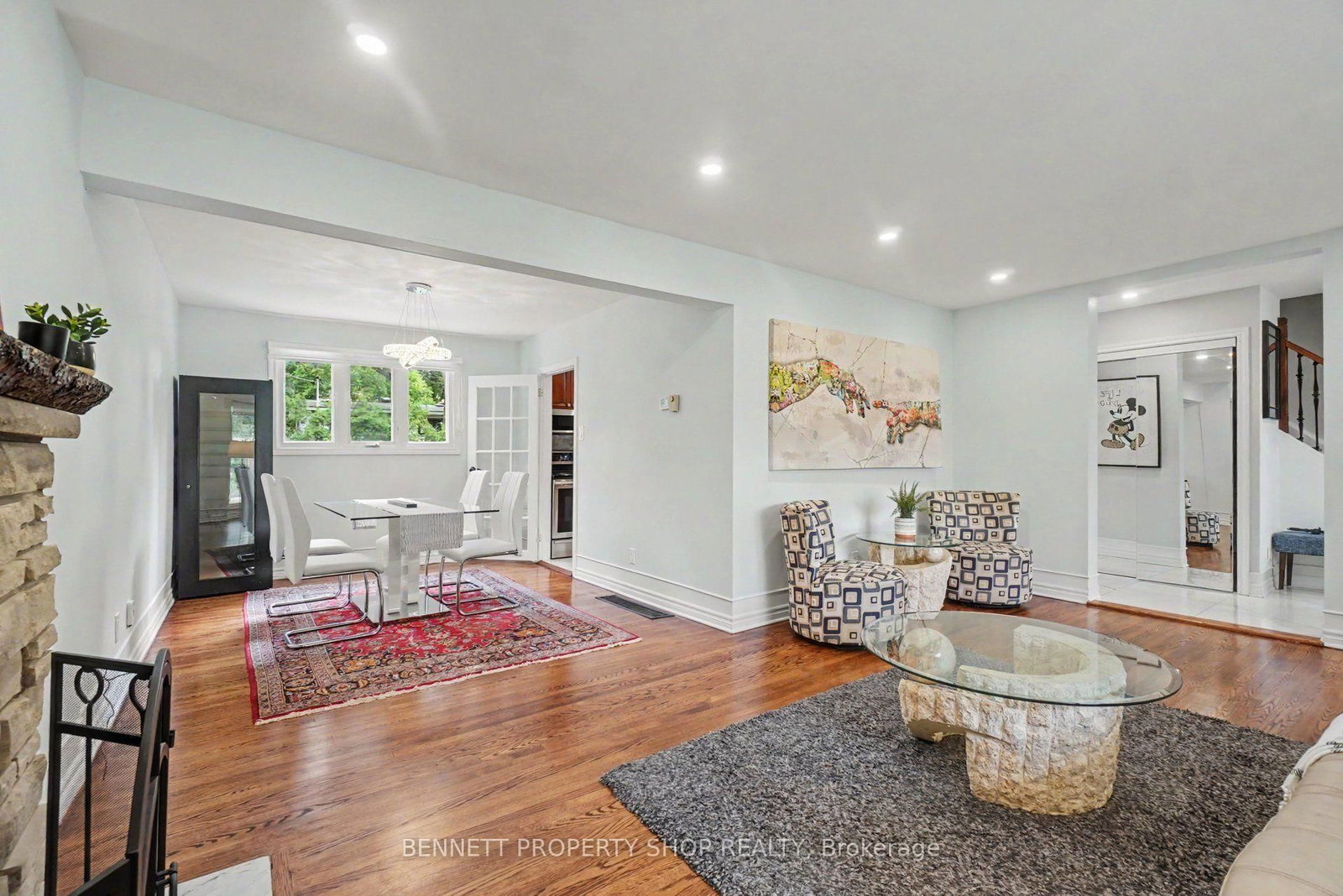 1902 Featherston Drive • Ottawa, ON photo 5