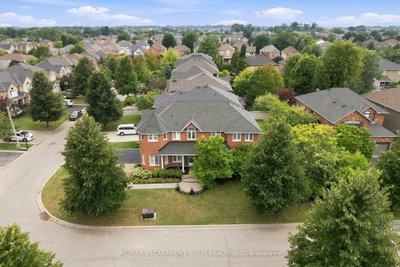 31 COMMANDO Court • Hamilton, ON photo 3