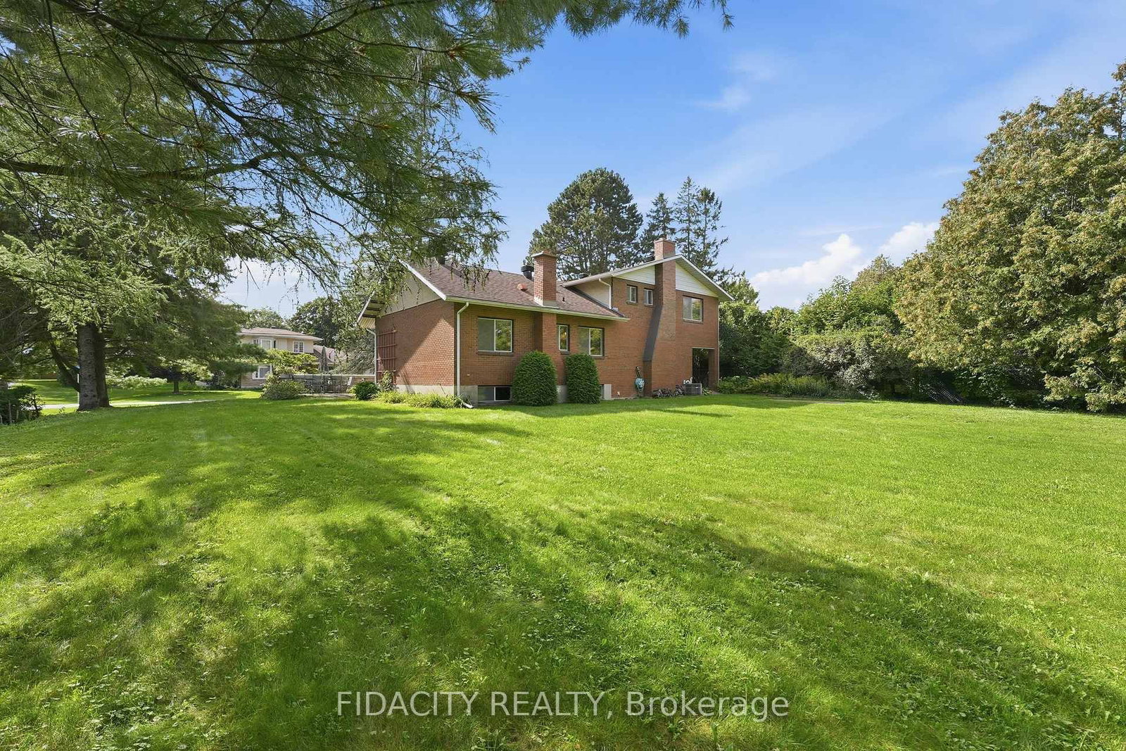 45 Cortleigh Drive • Ottawa, ON photo 4