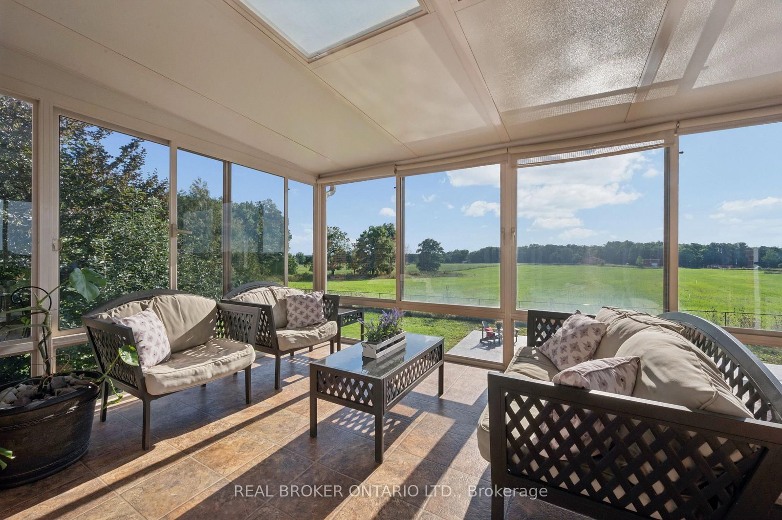 1049 Sheffield Road • Hamilton, ON photo 8