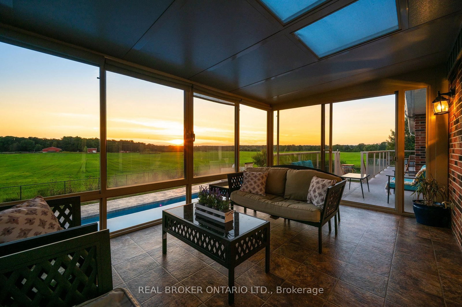 1049 Sheffield Road • Hamilton, ON photo 9