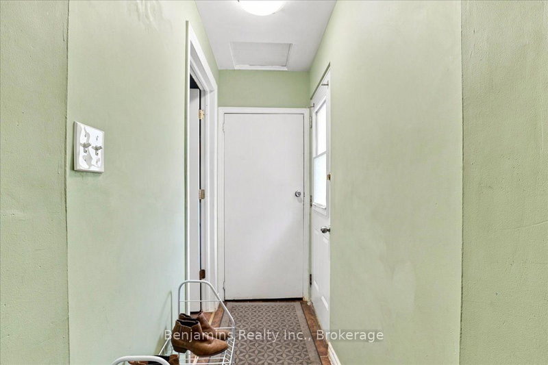 406 Duke Street W