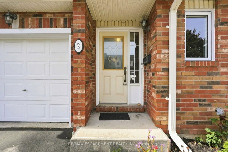 2 - 222 FELLOWES Crescent