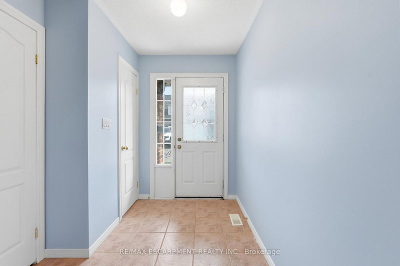 2 - 222 FELLOWES Crescent