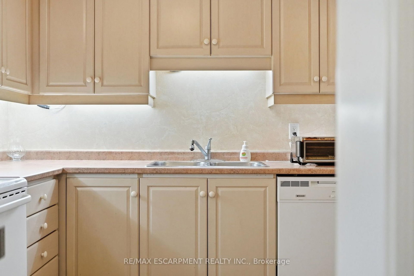 222 FELLOWES Crescent • #2 • Hamilton, ON photo 6