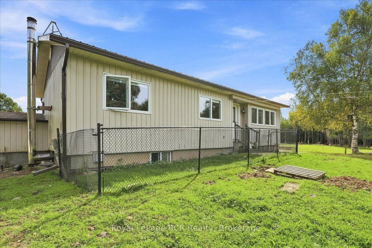 151601 Southgate Sideroad 15 • Southgate, ON photo 3