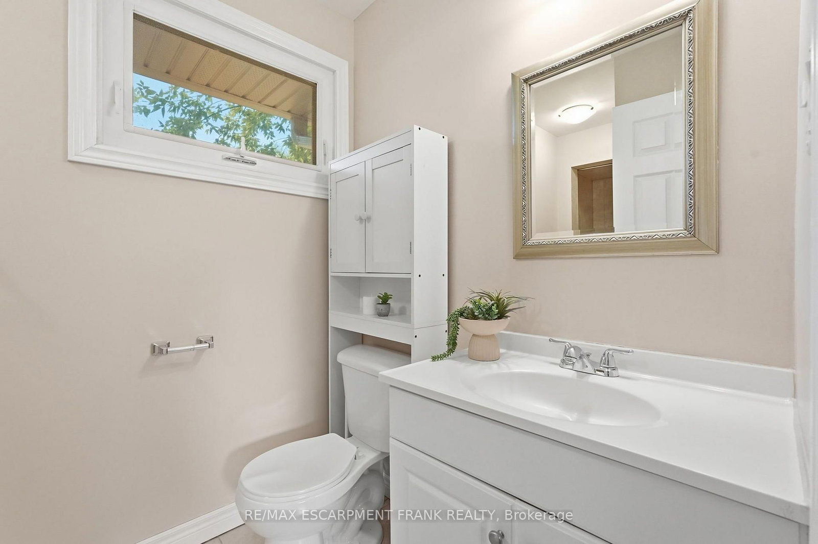 8 EMMING Court • Hamilton, ON photo 16