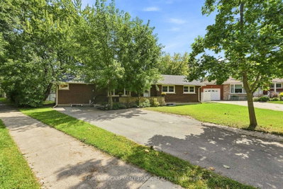 8 EMMING Court • Hamilton, ON photo 2