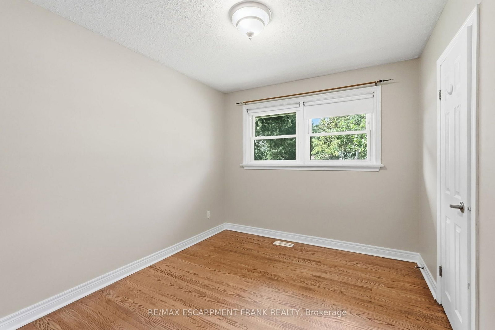8 EMMING Court • Hamilton, ON photo 21