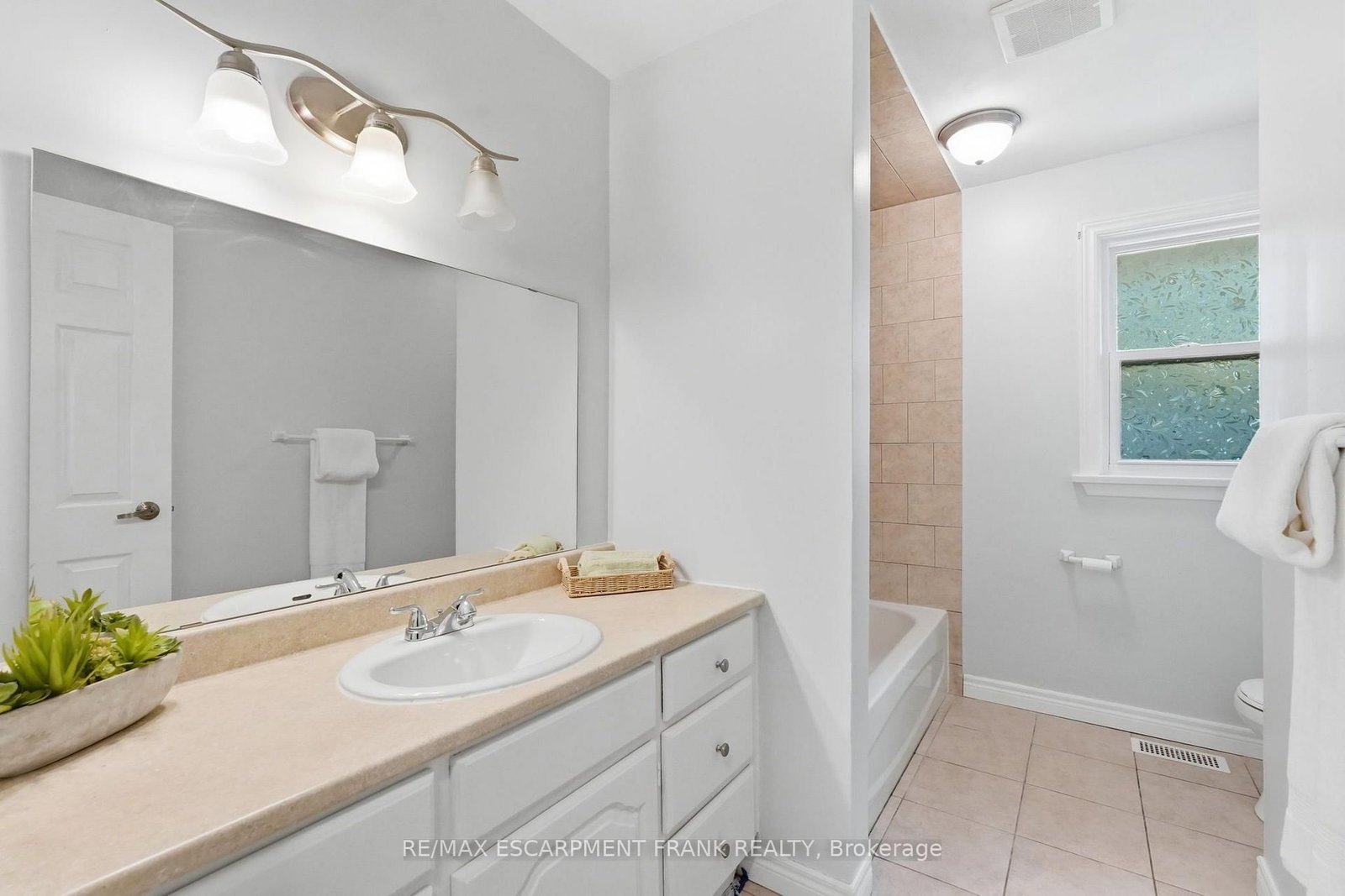 8 EMMING Court • Hamilton, ON photo 23