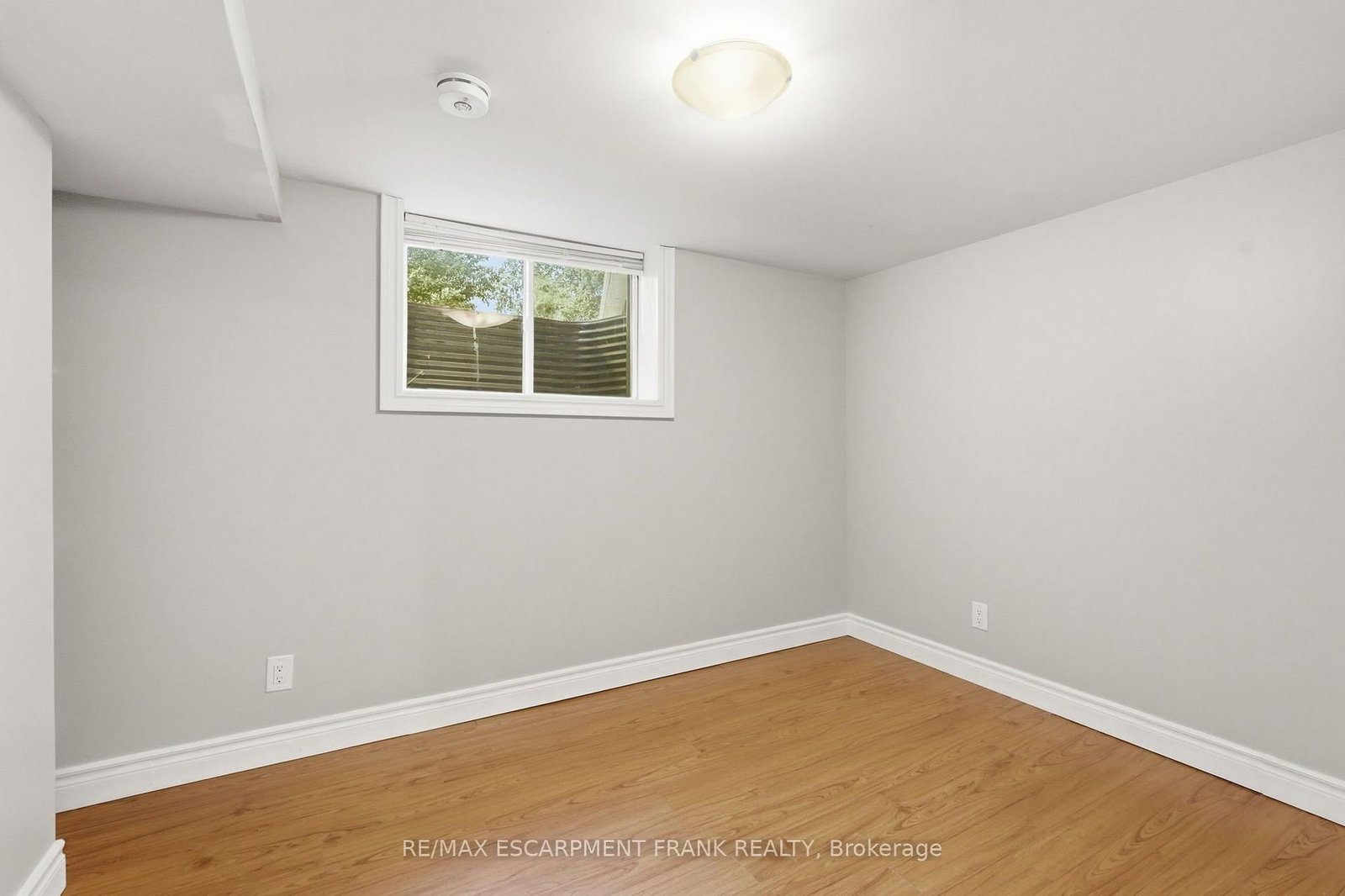 8 EMMING Court • Hamilton, ON photo 38