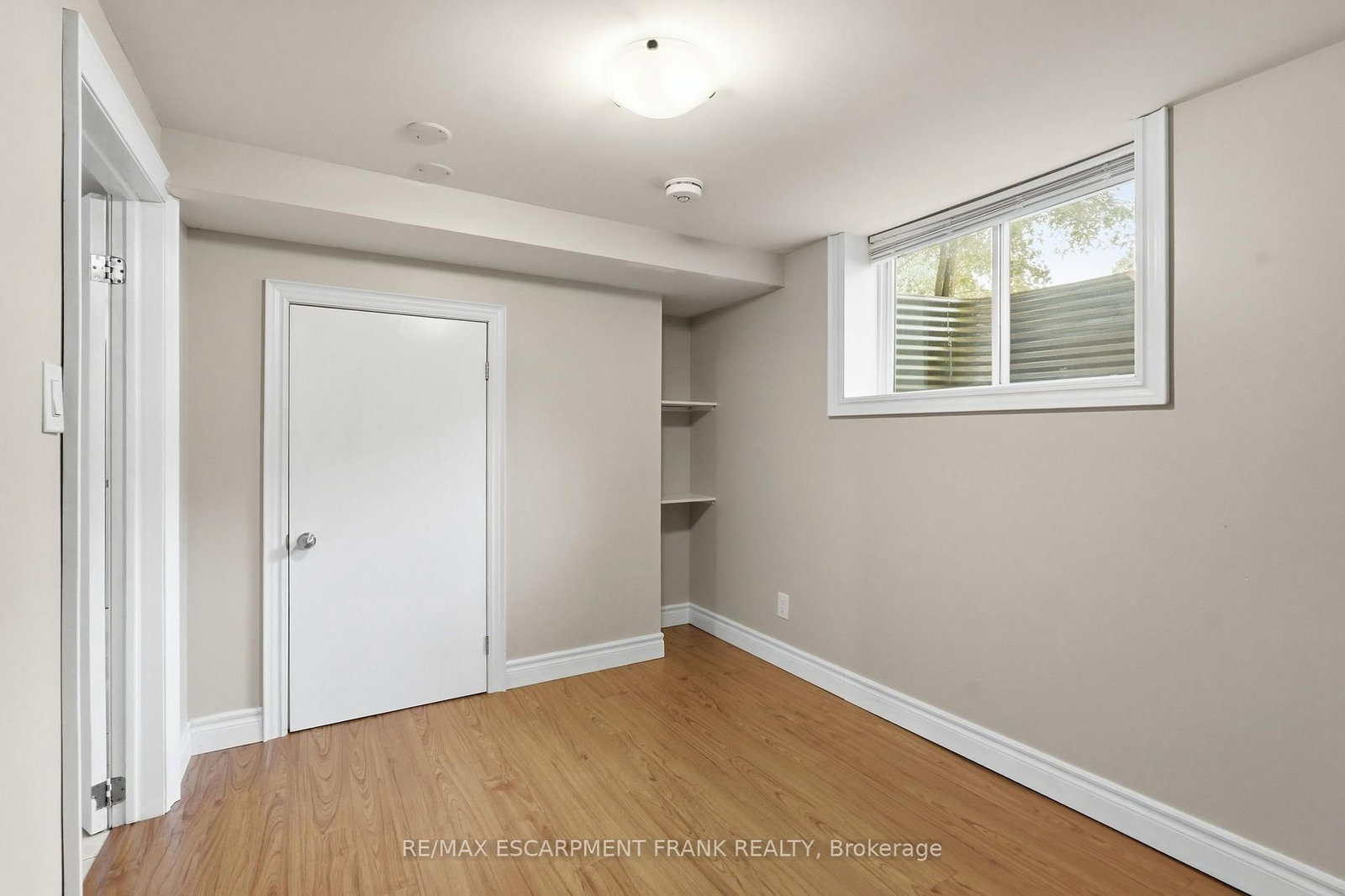 8 EMMING Court • Hamilton, ON photo 39