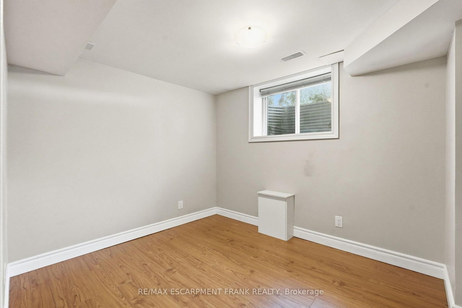 8 EMMING Court • Hamilton, ON photo 42