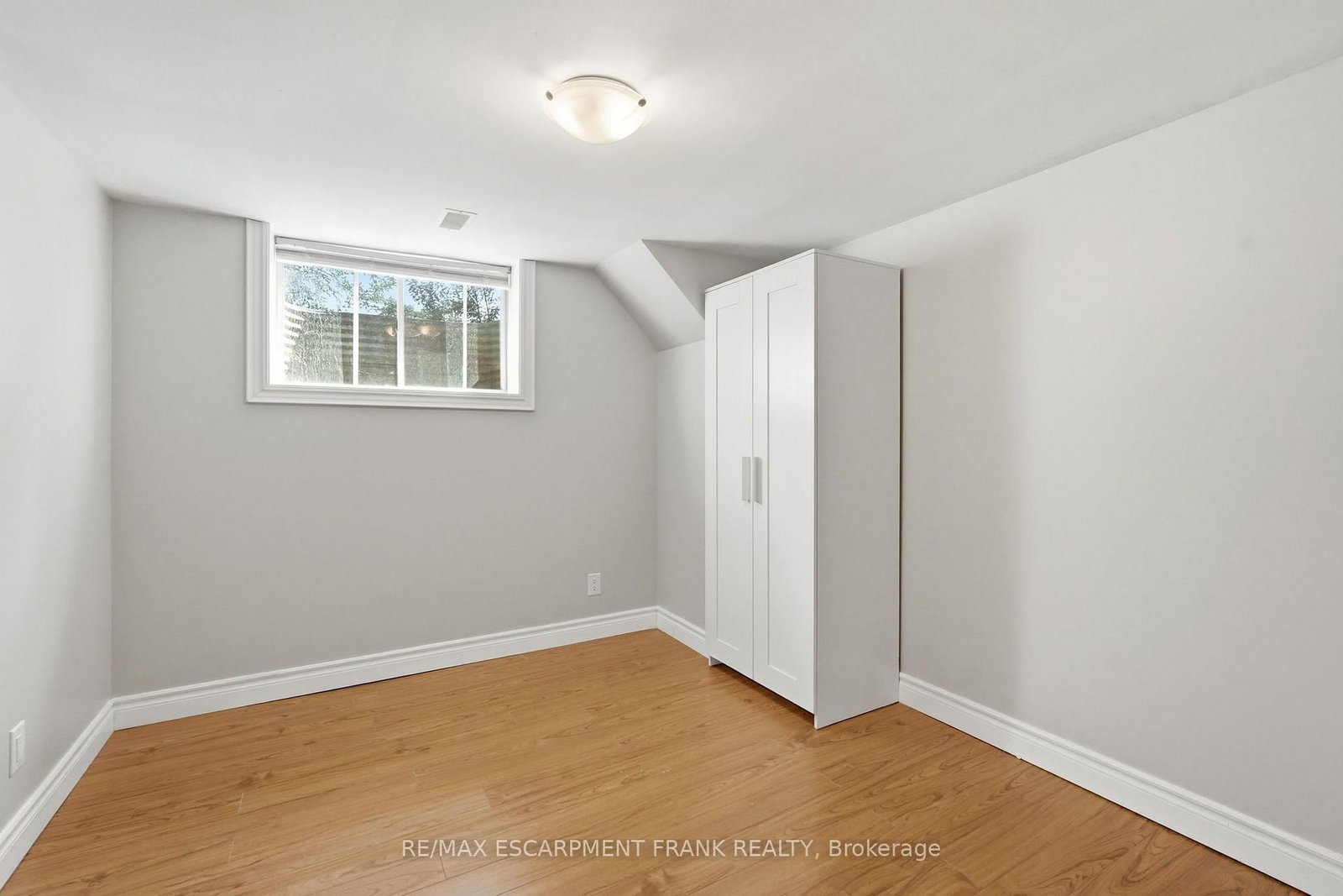 8 EMMING Court • Hamilton, ON photo 44