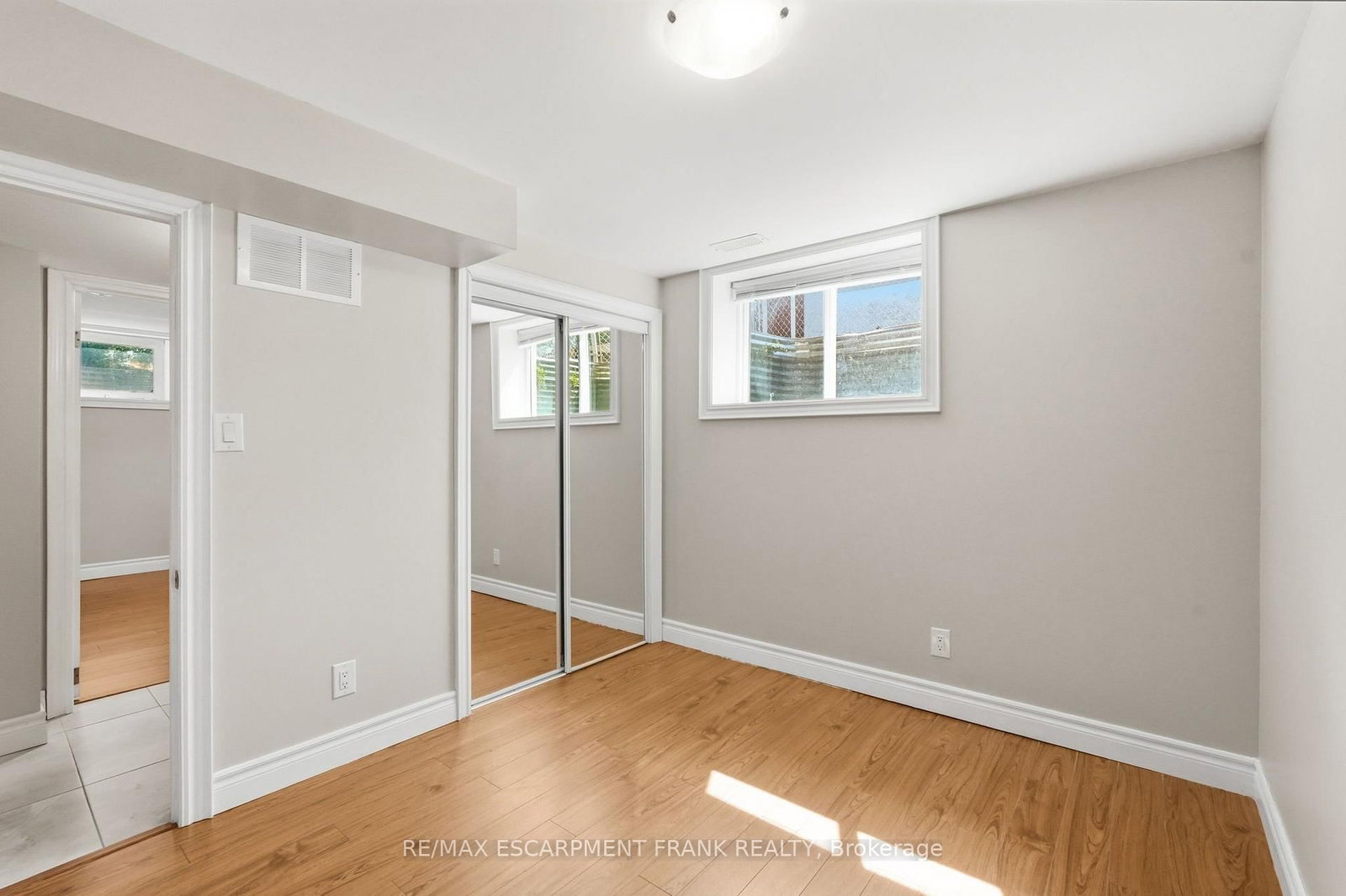 8 EMMING Court • Hamilton, ON photo 45