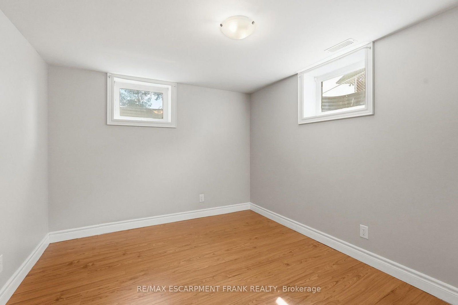 8 EMMING Court • Hamilton, ON photo 46