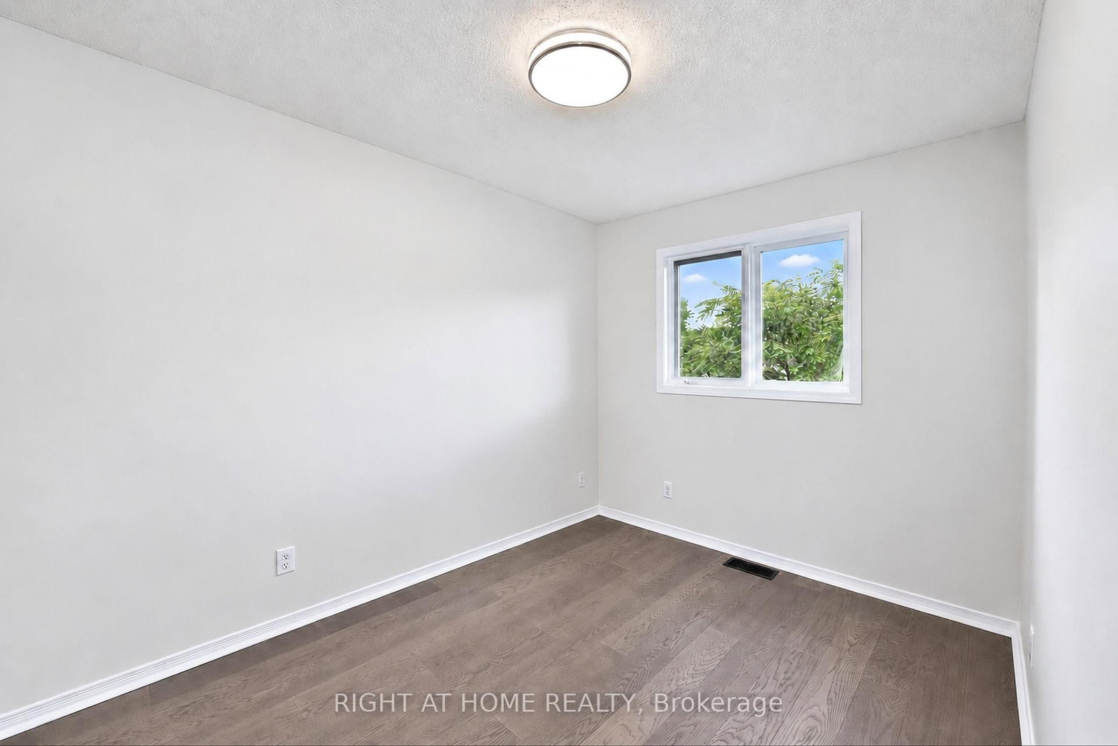 60 MALHOTRA Court • Ottawa, ON photo 25