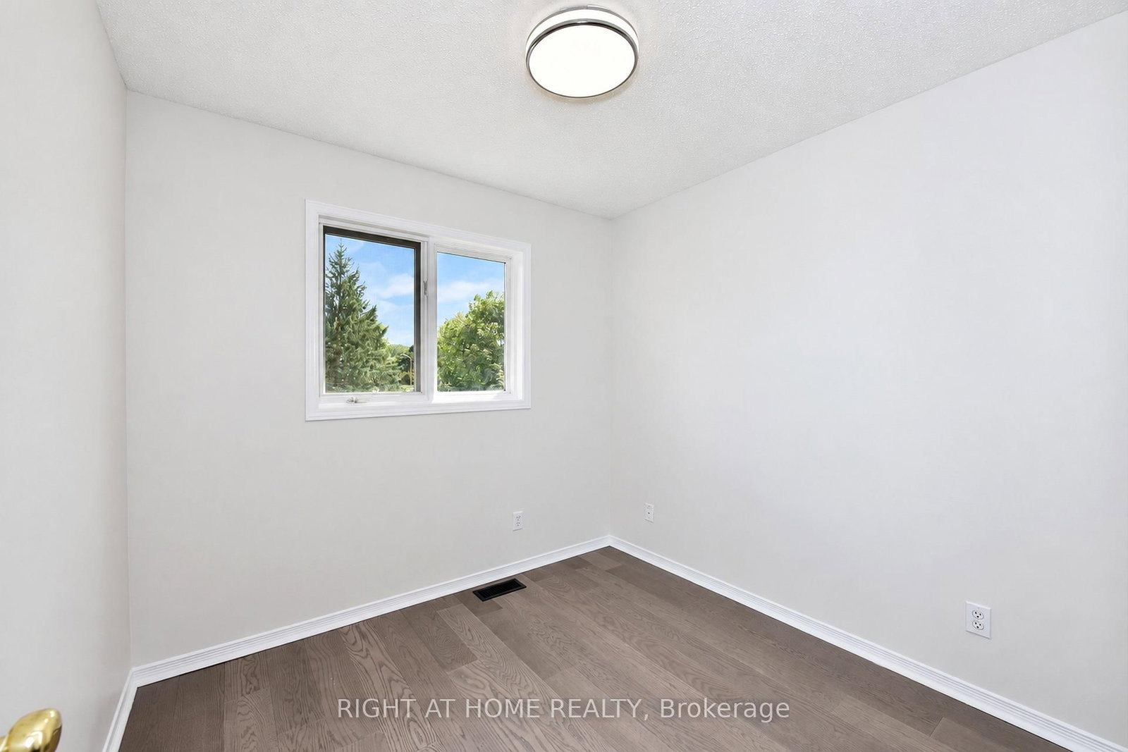 60 MALHOTRA Court • Ottawa, ON photo 27