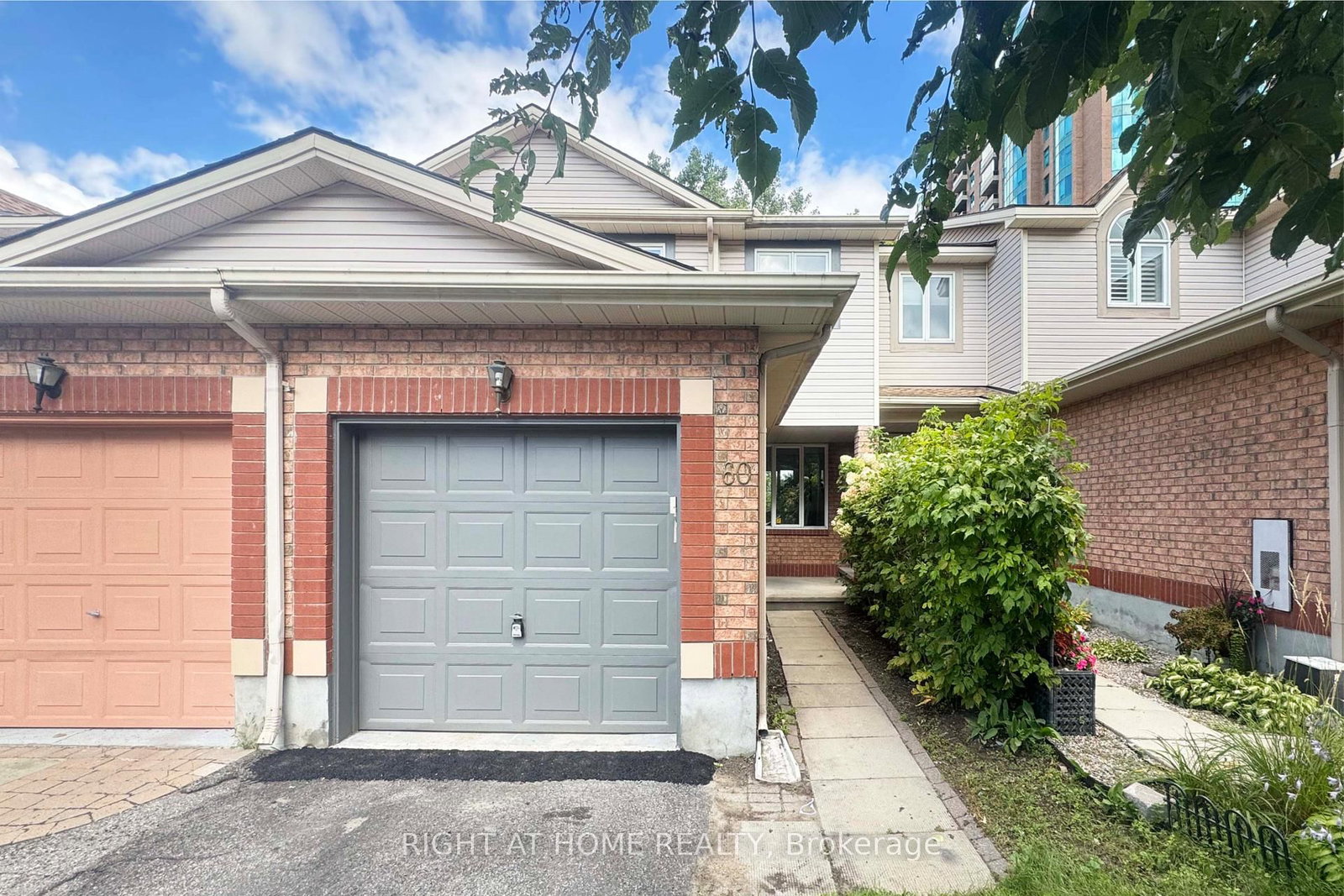 60 MALHOTRA Court • Ottawa, ON photo 3