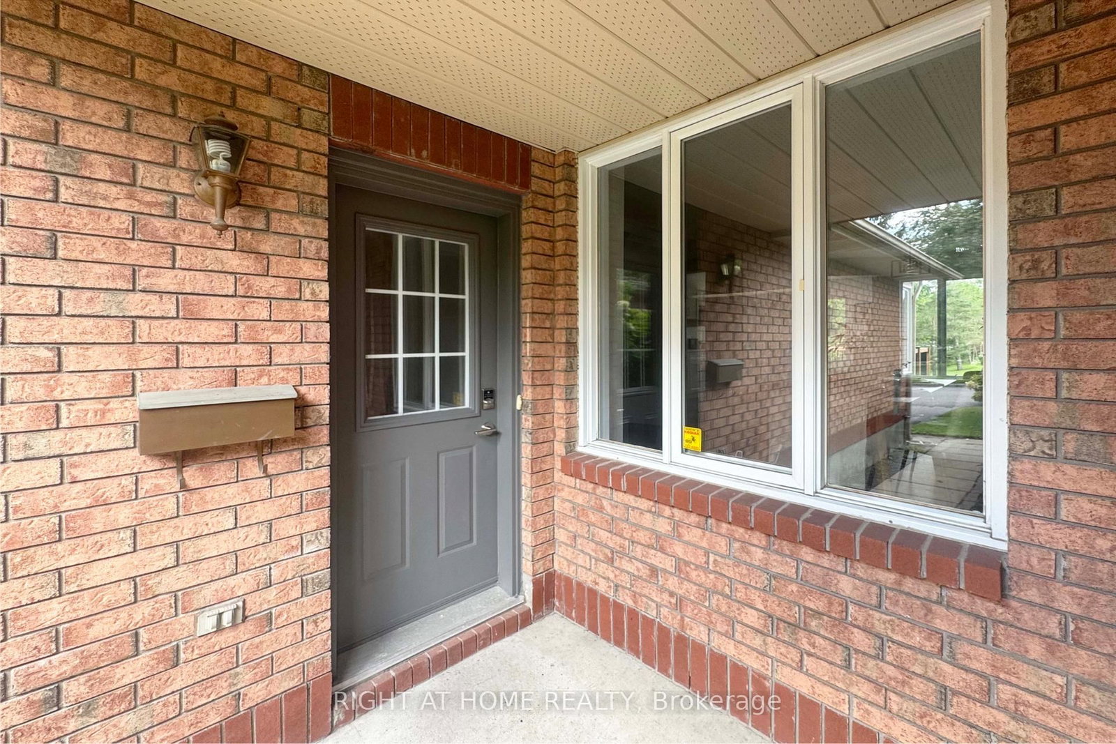 60 MALHOTRA Court • Ottawa, ON photo 4