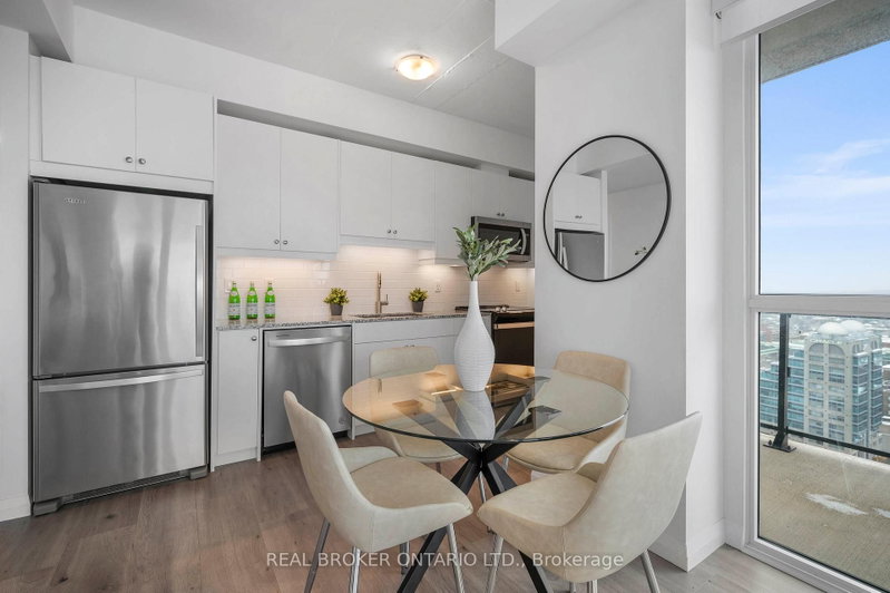 1005 - 60 Charles Street W
