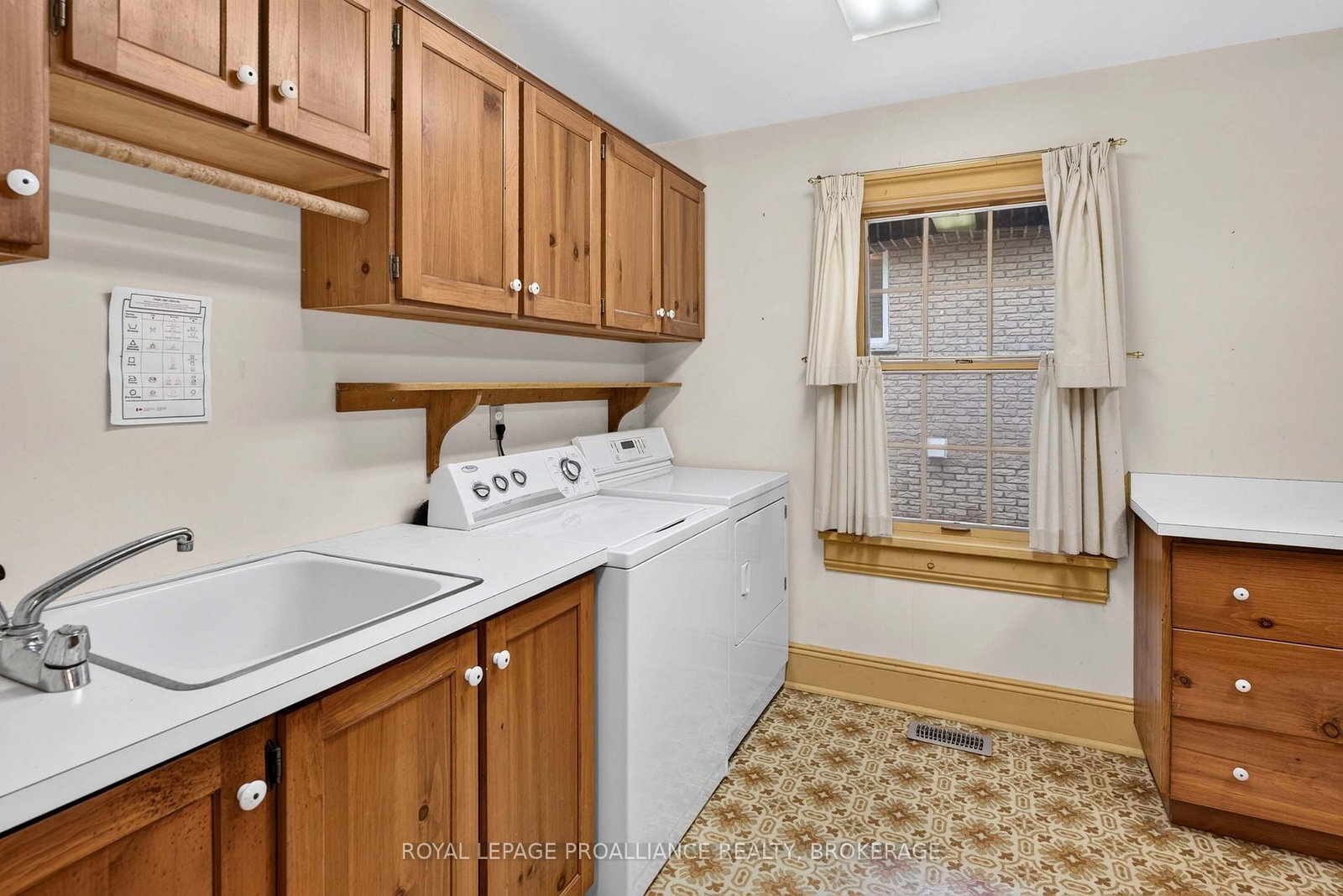 110 Lakeshore Boulevard • Kingston, ON photo 20