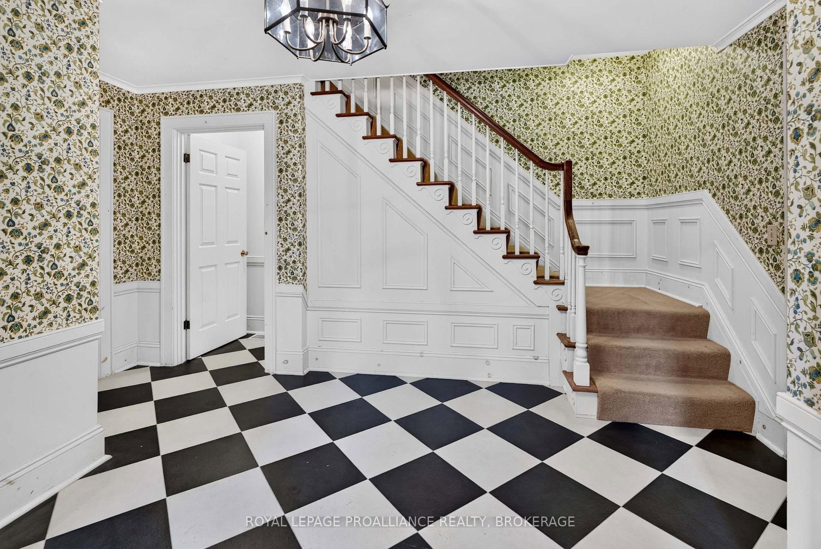 110 Lakeshore Boulevard • Kingston, ON photo 6