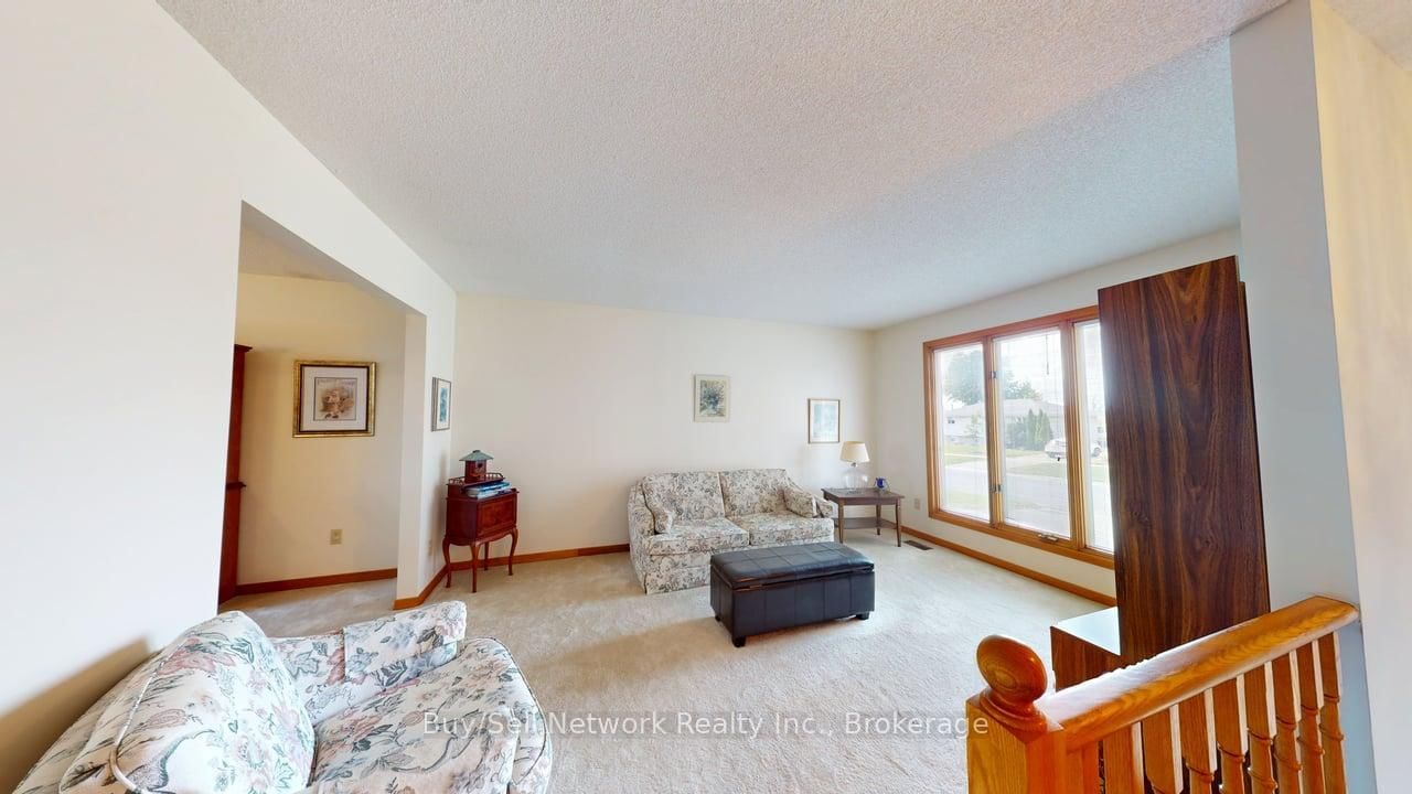 2565 Marsdale Drive • Peterborough, ON photo 9