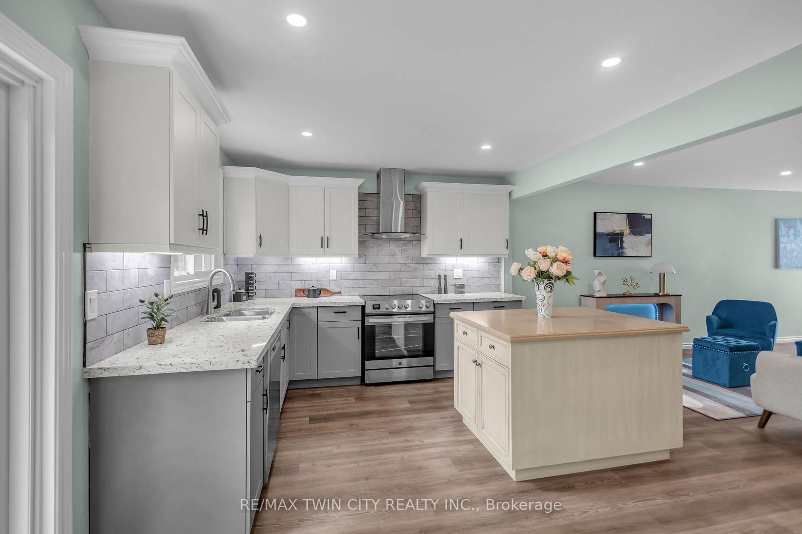4 Dowden Avenue • Brantford, ON photo 14
