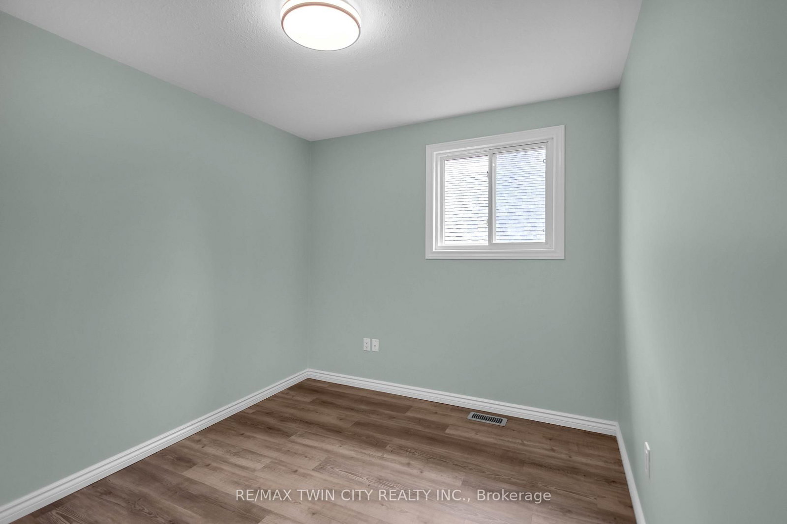 4 Dowden Avenue • Brantford, ON photo 20