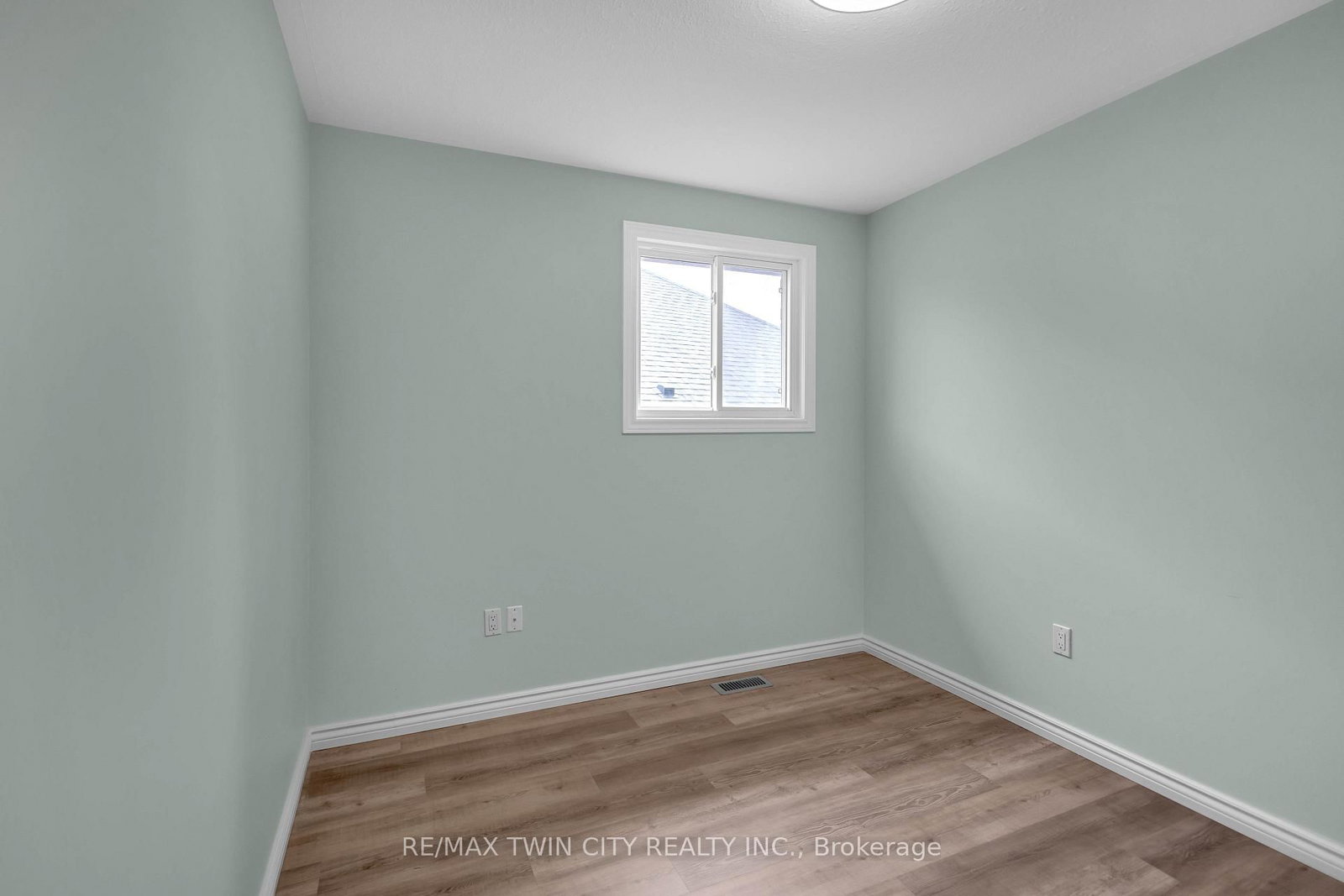 4 Dowden Avenue • Brantford, ON photo 21