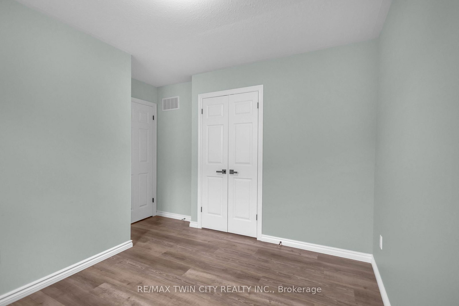 4 Dowden Avenue • Brantford, ON photo 25