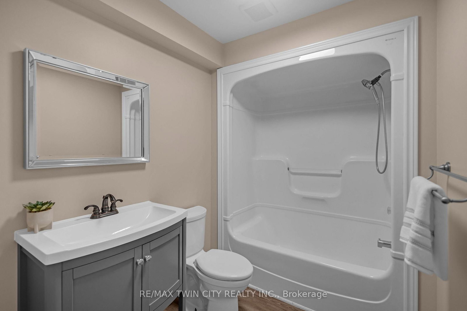 4 Dowden Avenue • Brantford, ON photo 35