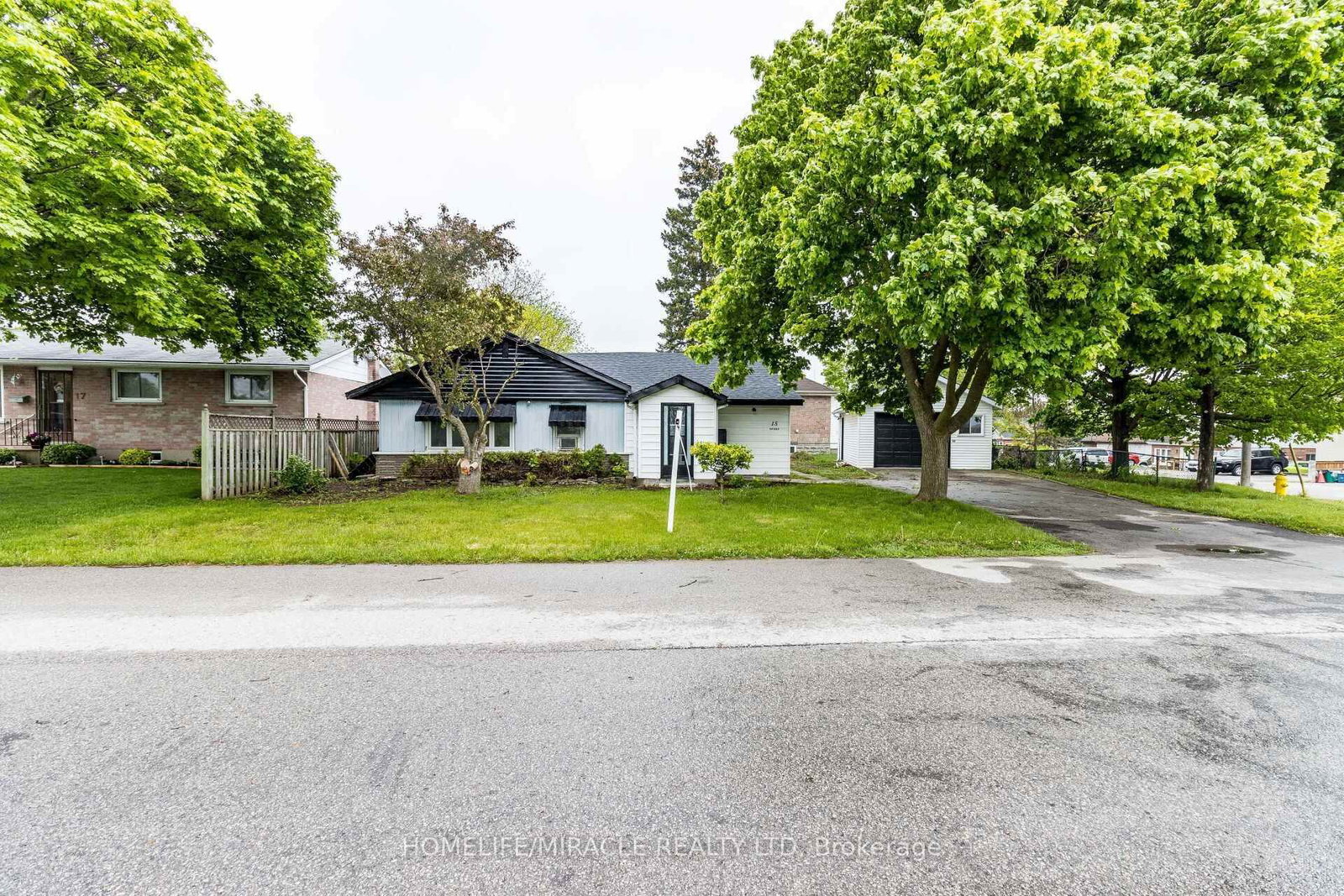 15 Spiers Crescent • Cambridge, ON photo 2