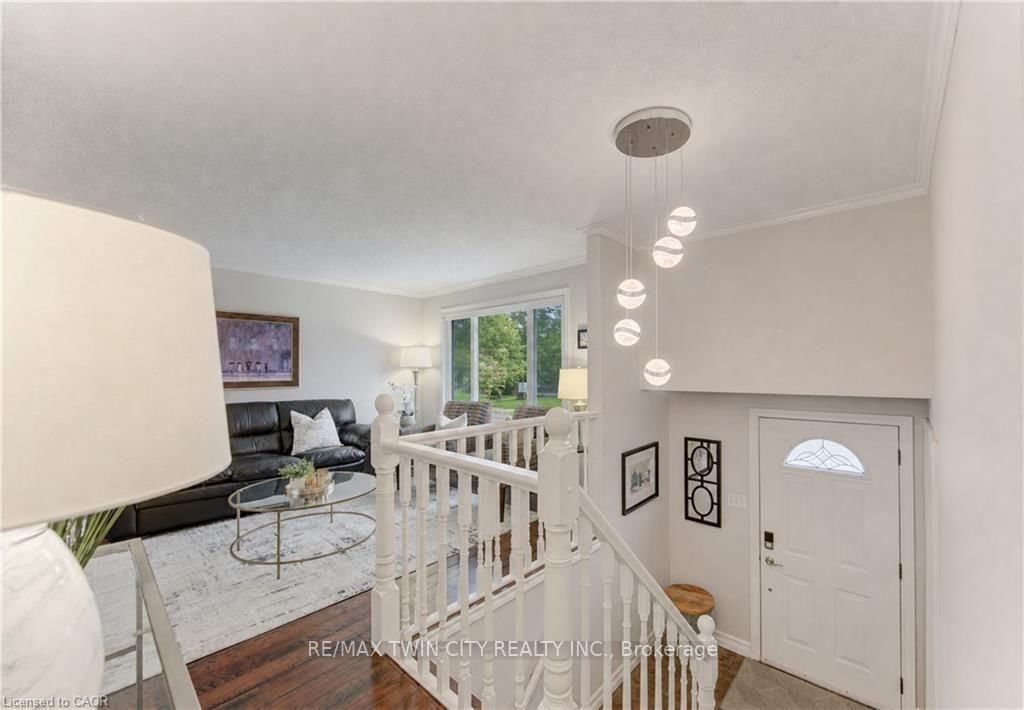 11 WOODBOROUGH Place • Cambridge, ON photo 4